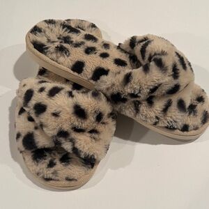 Shiraleah Women's Fuzzy Animal Print Slippers